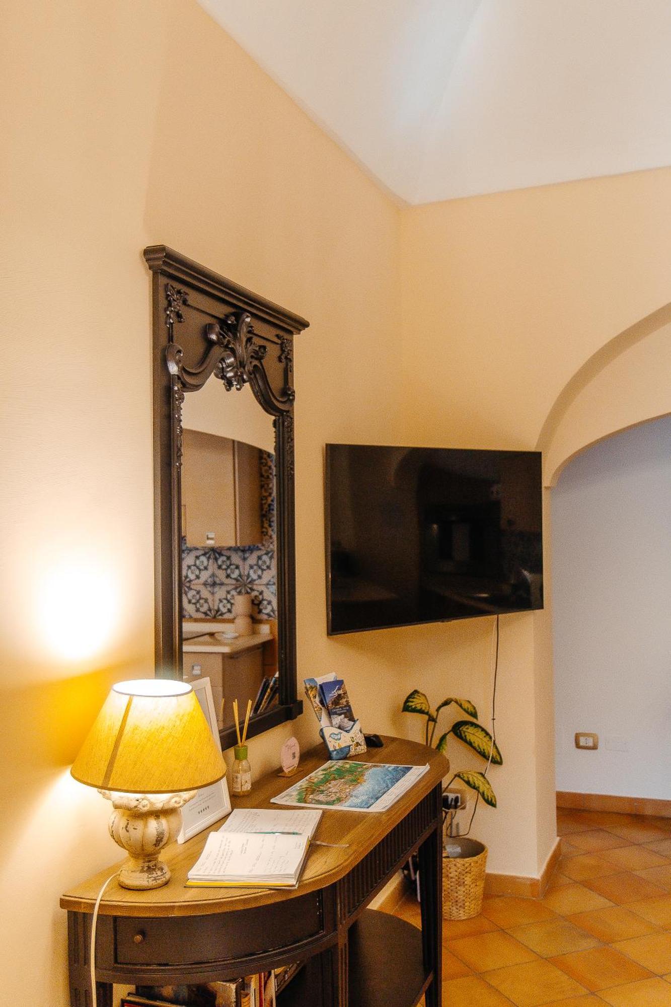 Casa Giulia - Sophisticated Apartment With View Positano Esterno foto